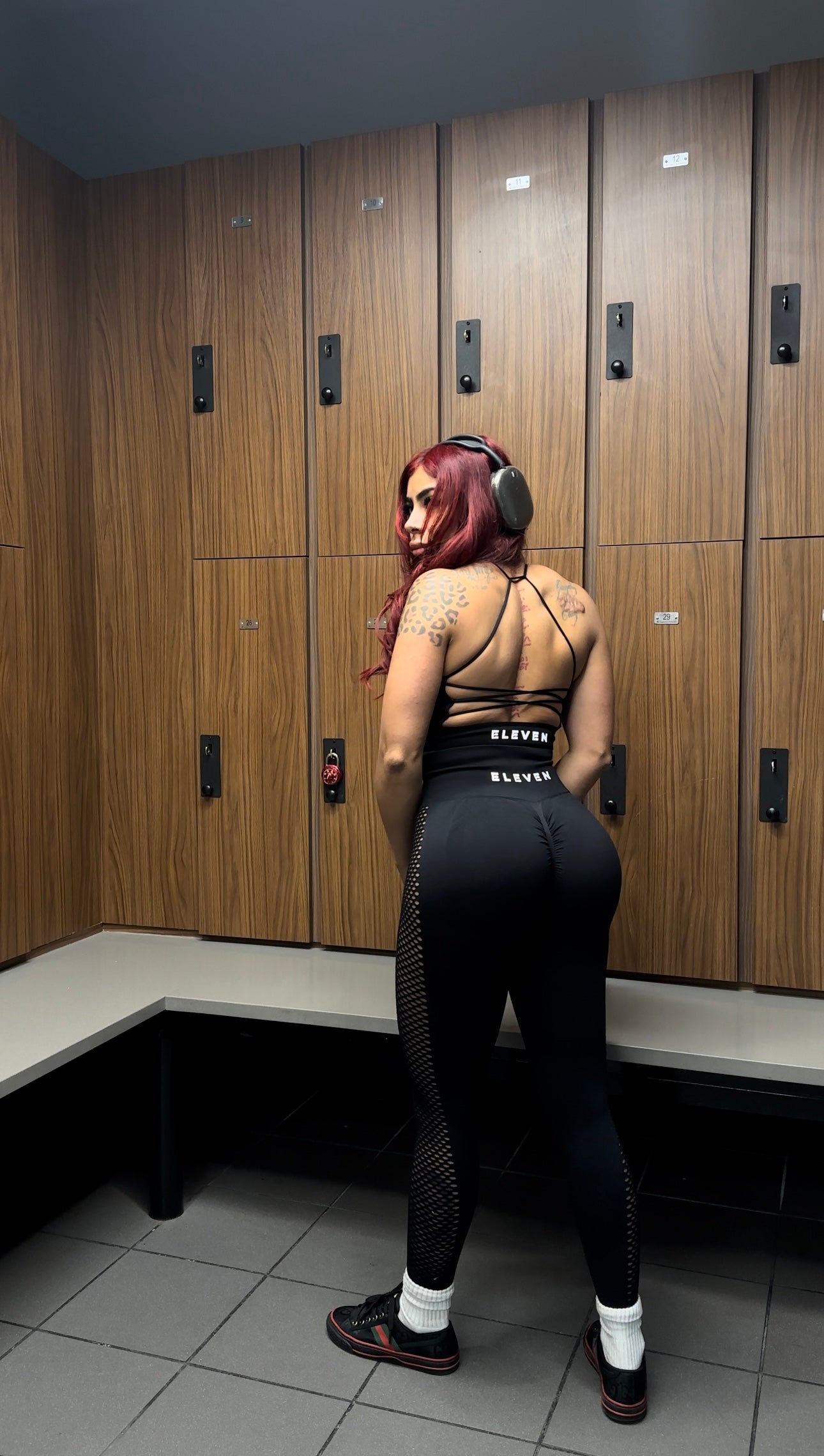 Women cross back gym sports bra